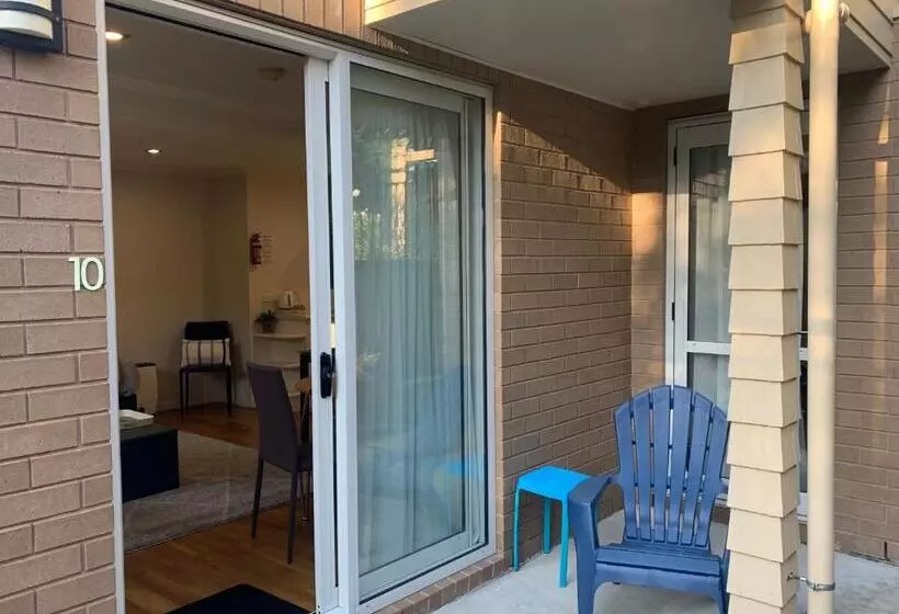 آپارتمان 1 خوابه با چشم‌انداز باغ, March Apartments