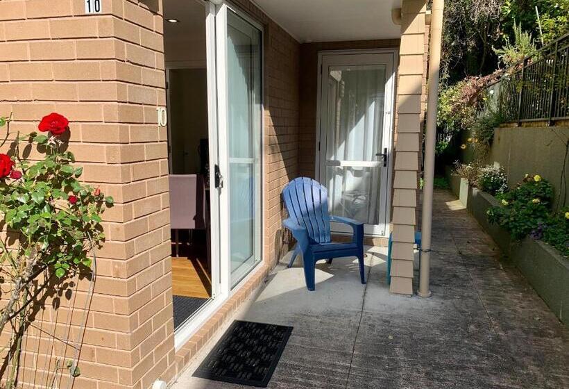 דירת חדר נוף לגינה, March Apartments