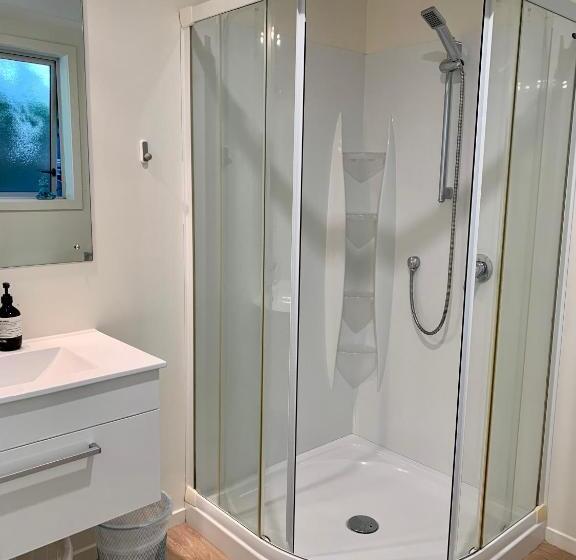 דירת חדר נוף לגינה, March Apartments