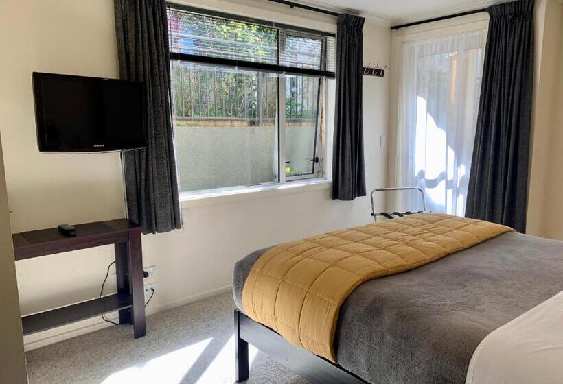 דירת חדר נוף לגינה, March Apartments