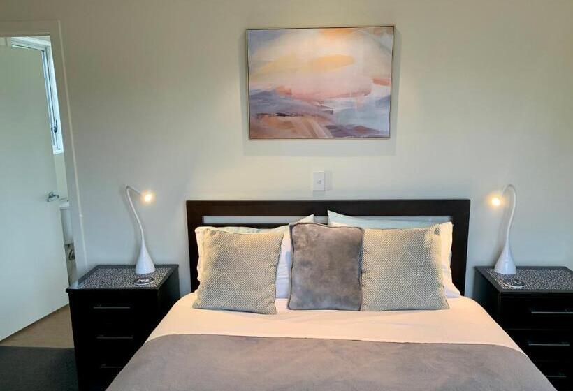 דירת חדר נוף לגינה, March Apartments