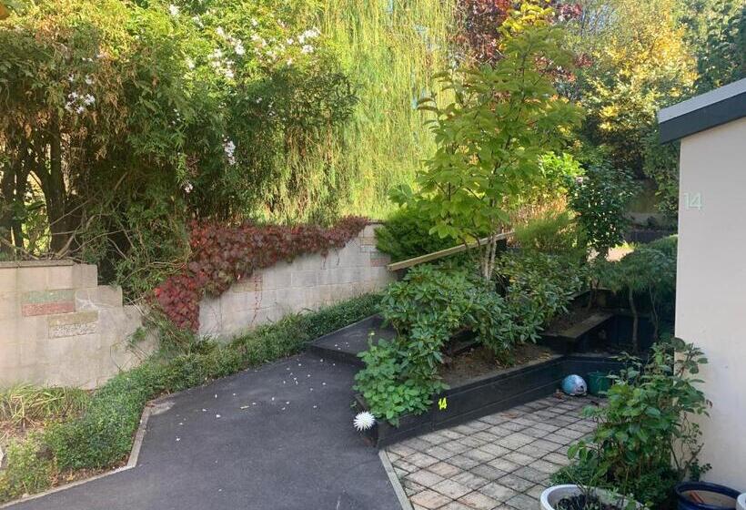 דירת חדר בקומת קרקע, March Apartments