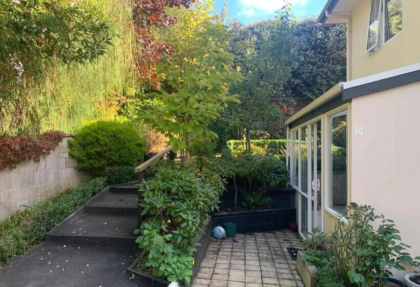 דירת חדר בקומת קרקע, March Apartments