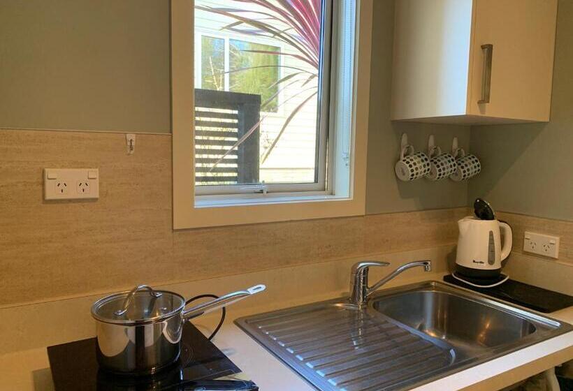 דירת חדר בקומת קרקע, March Apartments