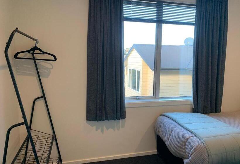 דירת שני חדרים, March Apartments