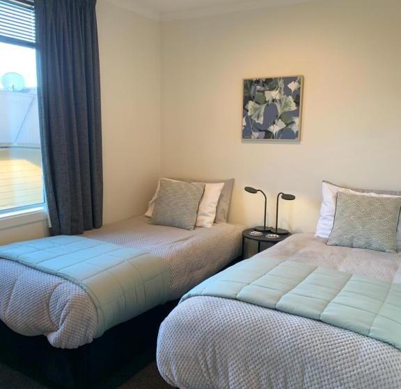 דירת שני חדרים, March Apartments