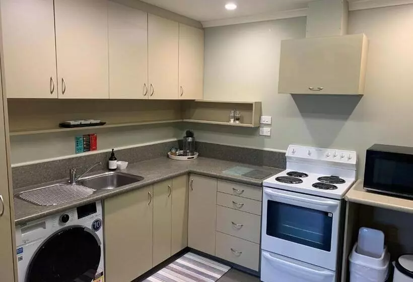 آپارتمان 2 خوابه, March Apartments