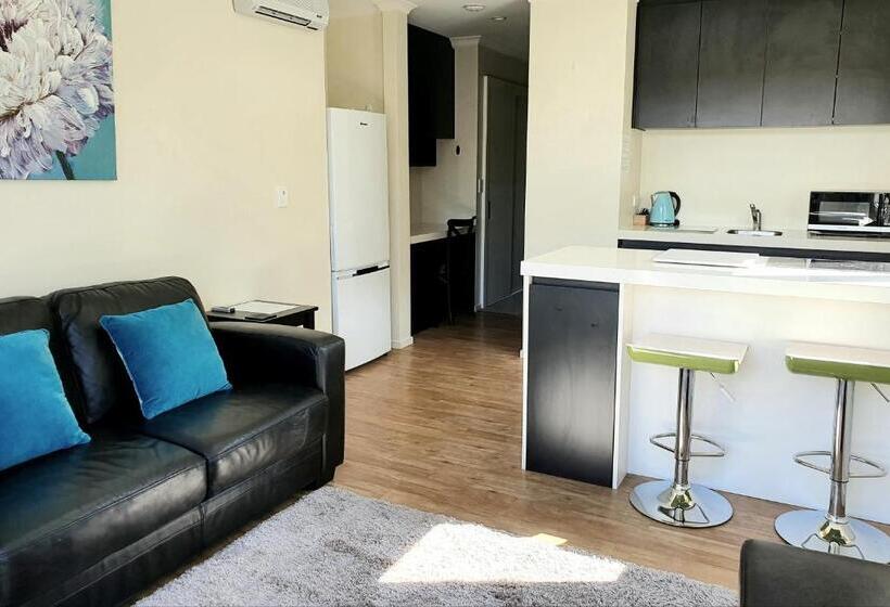 דירת חדר סופריור, March Apartments