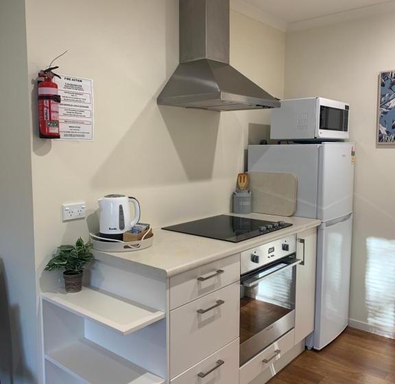 דירת חדר נוף לגינה, March Apartments