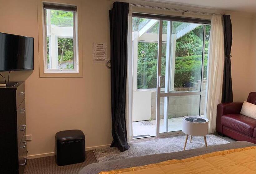 דירת חדר בקומת קרקע, March Apartments