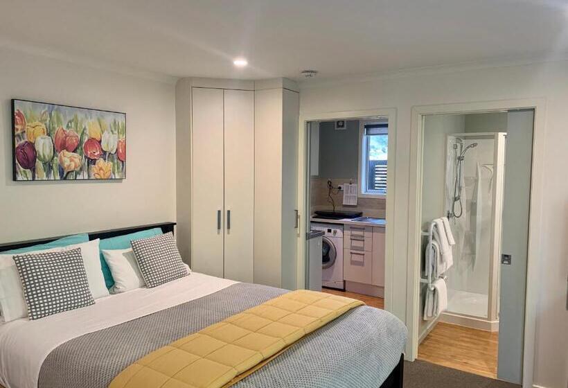 דירת חדר בקומת קרקע, March Apartments