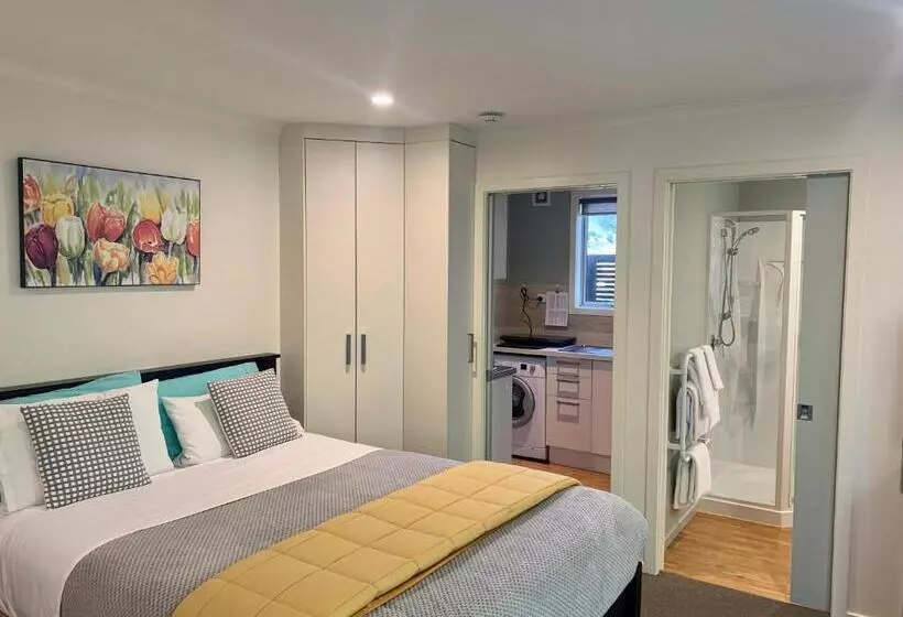 آپارتمان 1 خوابه همکف, March Apartments