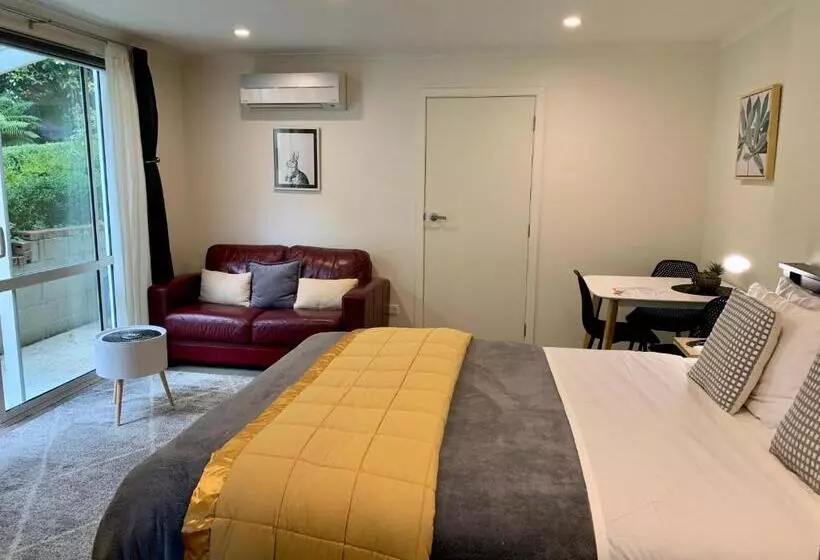 آپارتمان 1 خوابه همکف, March Apartments