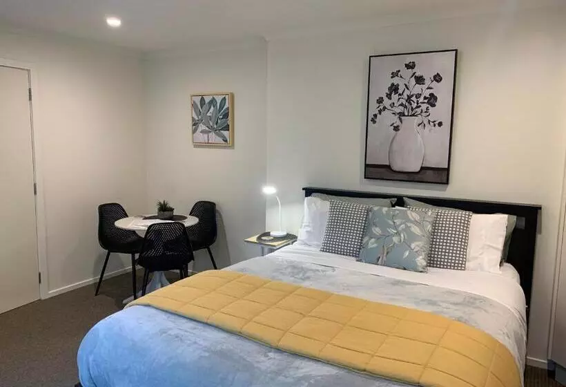 آپارتمان 1 خوابه همکف, March Apartments