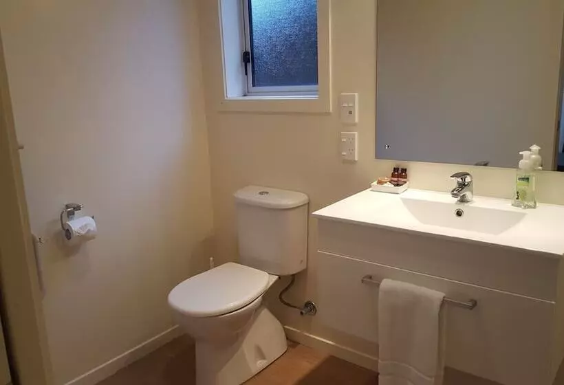 استودیو کامفورت, March Apartments