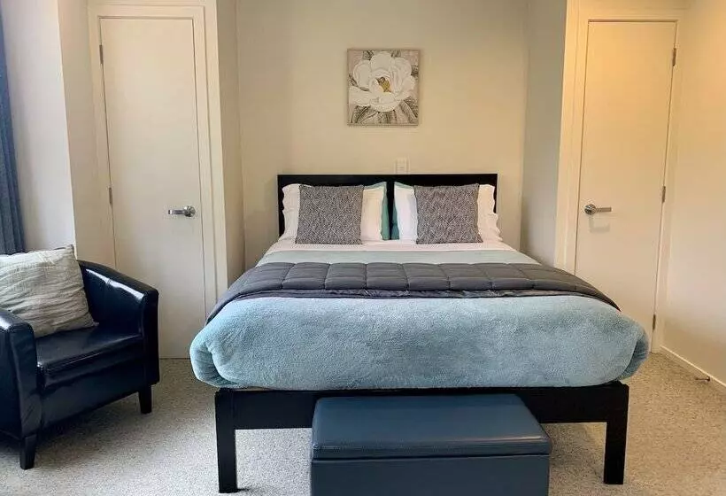 آپارتمان 1 خوابه با چشم‌انداز باغ, March Apartments