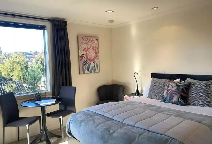 آپارتمان 1 خوابه با چشم‌انداز باغ, March Apartments