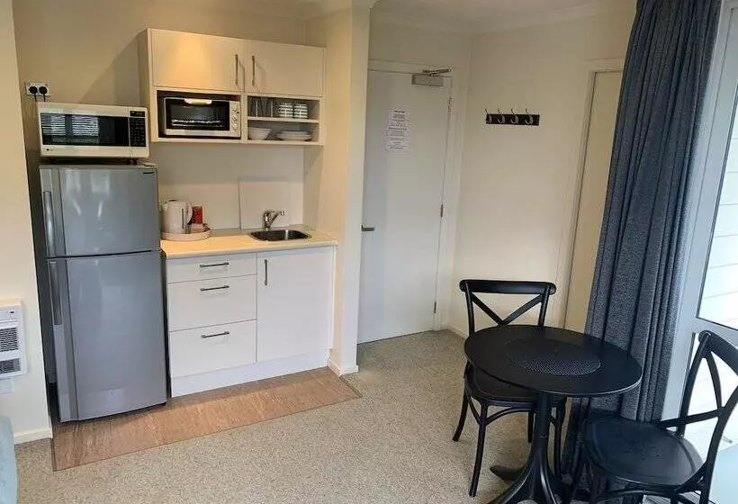 آپارتمان 1 خوابه با چشم‌انداز باغ, March Apartments