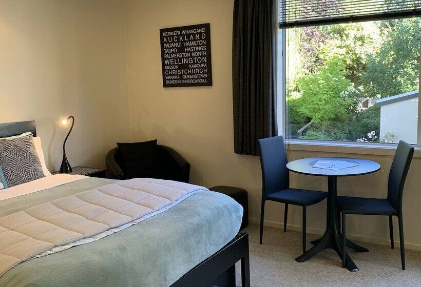 דירת חדר נוף לגינה, March Apartments