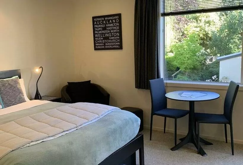 آپارتمان 1 خوابه با چشم‌انداز باغ, March Apartments