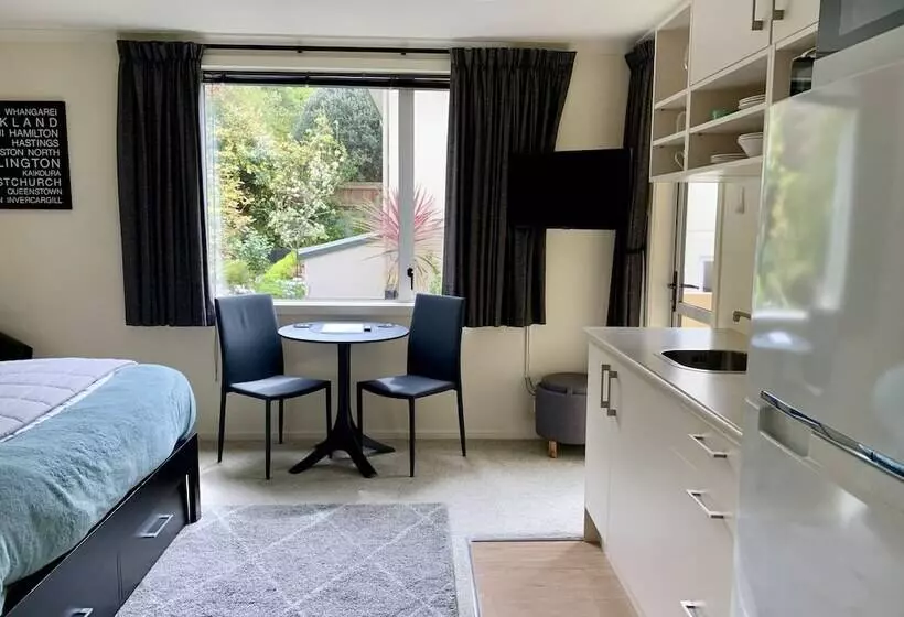 آپارتمان 1 خوابه با چشم‌انداز باغ, March Apartments