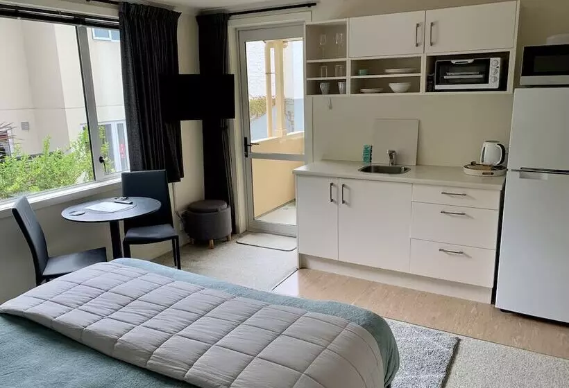 آپارتمان 1 خوابه با چشم‌انداز باغ, March Apartments