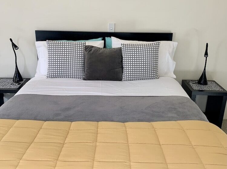 דירת חדר סופריור, March Apartments