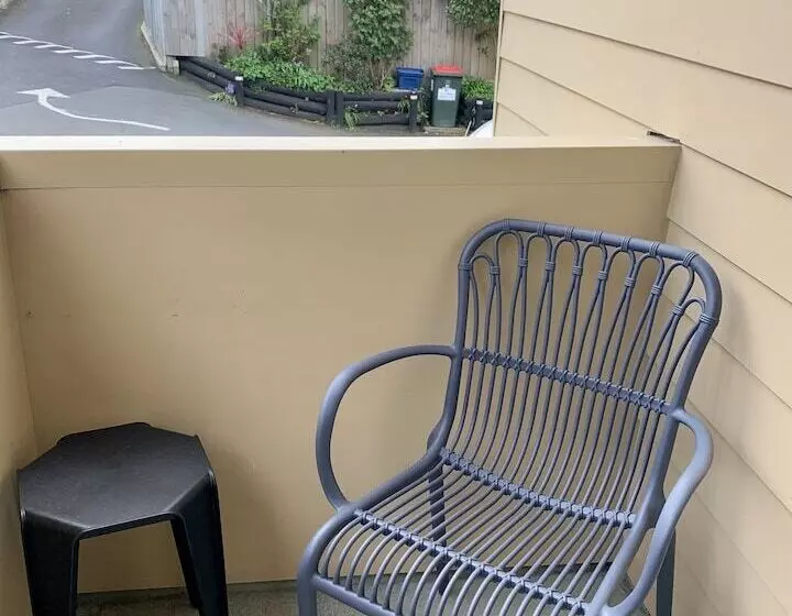 آپارتمان 1 خوابه با چشم‌انداز باغ, March Apartments