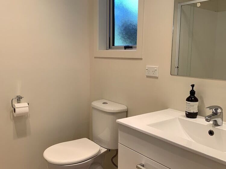 דירת חדר נוף לגינה, March Apartments