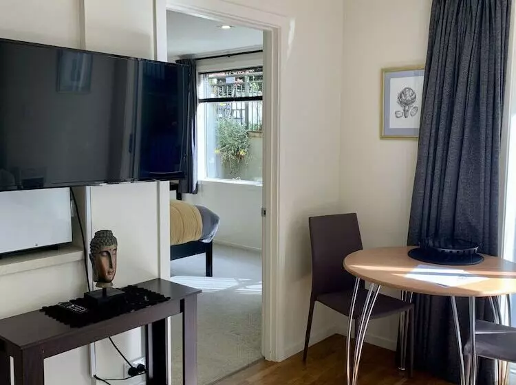 آپارتمان سوپریور 1 خوابه, March Apartments