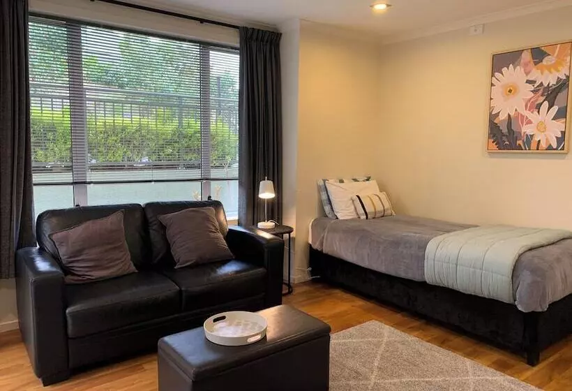 آپارتمان سوپریور 1 خوابه, March Apartments