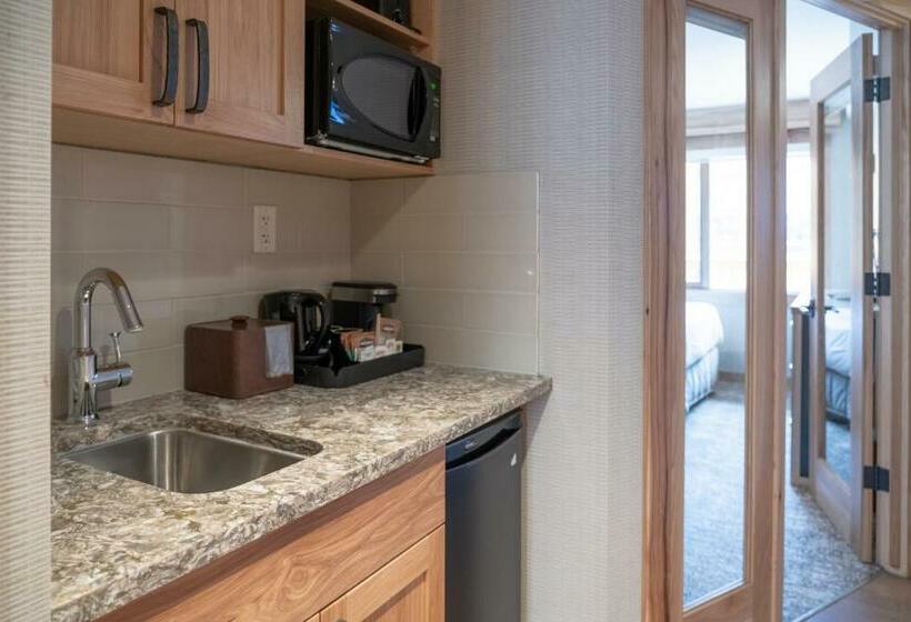 סוויטה, Moose Hotel And Suites