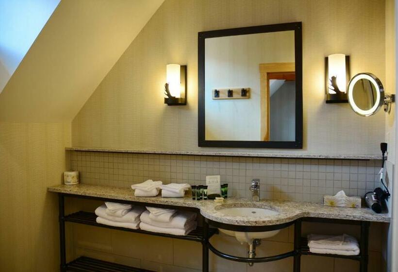 סוויטה, Moose Hotel And Suites