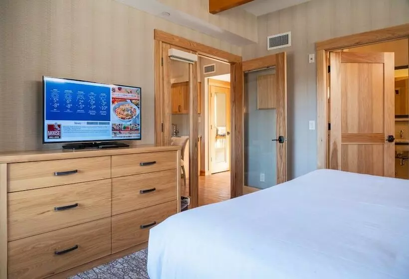 スイート, Moose Hotel And Suites