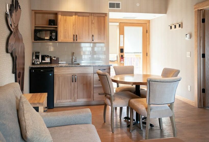 סוויטה, Moose Hotel And Suites