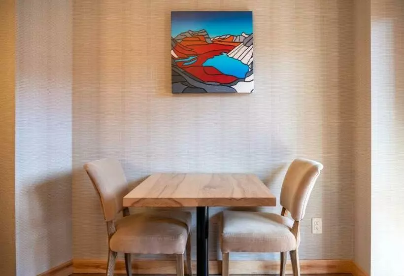 スイート, Moose Hotel And Suites