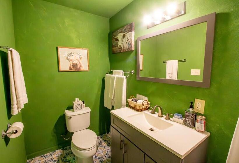 高级大房间, A Barn At The Quarry