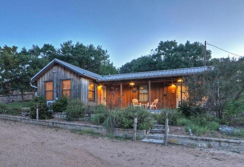 高级大房间, A Barn At The Quarry