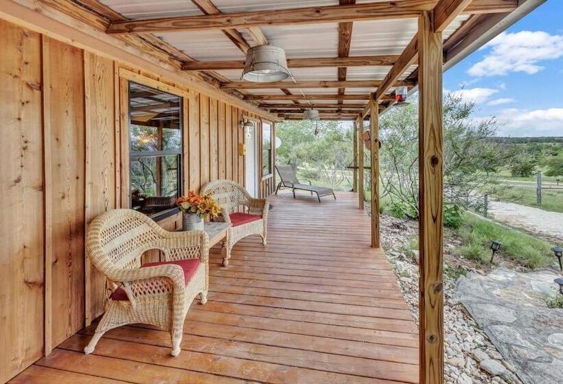 高级大房间, A Barn At The Quarry