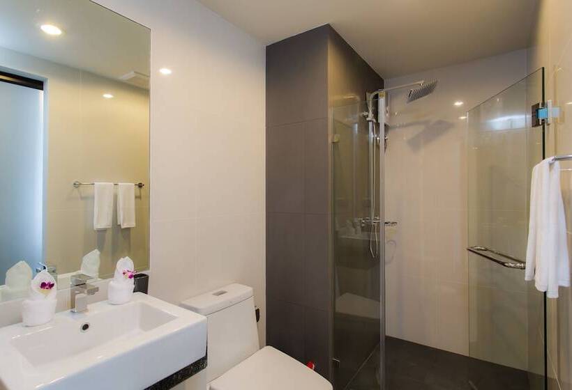 سوئیت 2 خوابه, 6th Avenue Surin Beach