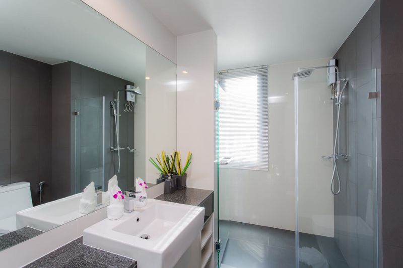 سوییت, 6th Avenue Surin Beach