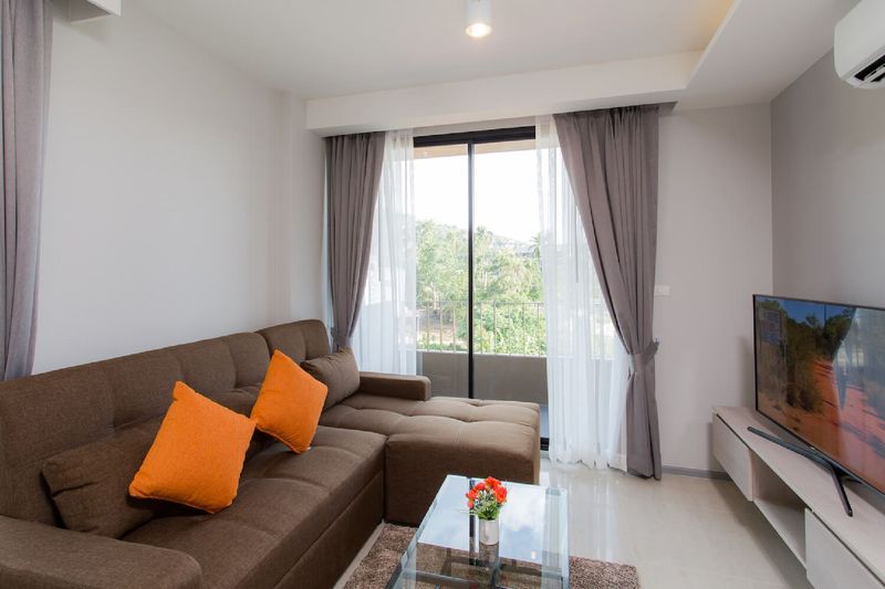 سوییت, 6th Avenue Surin Beach