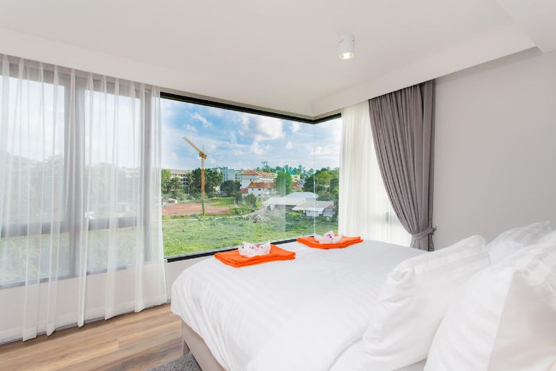 سوییت, 6th Avenue Surin Beach