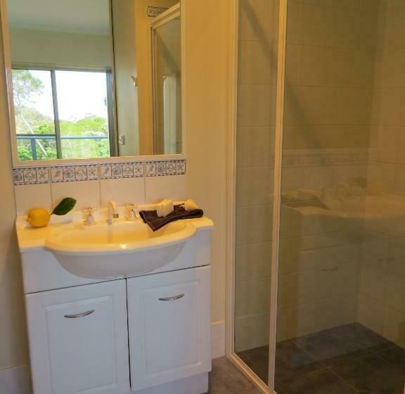 דירת שני חדרים, Bluewater Apartments