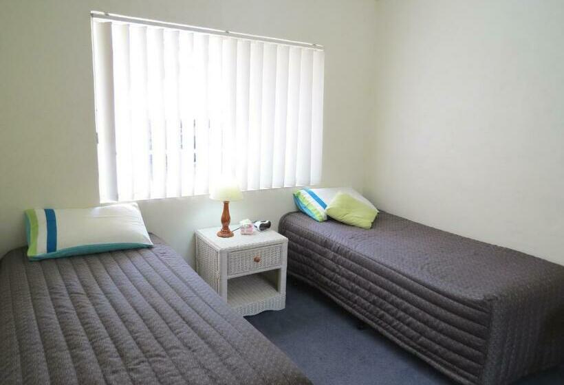 דירת שני חדרים, Bluewater Apartments