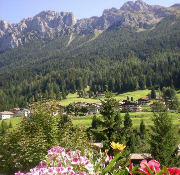 이코노미 룸, Des Alpes