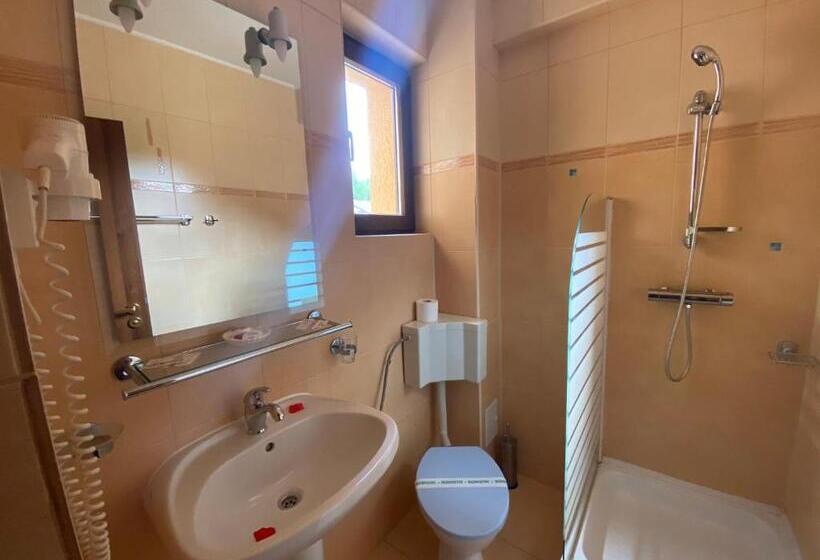 דירת שני חדרים, Flora Alpina