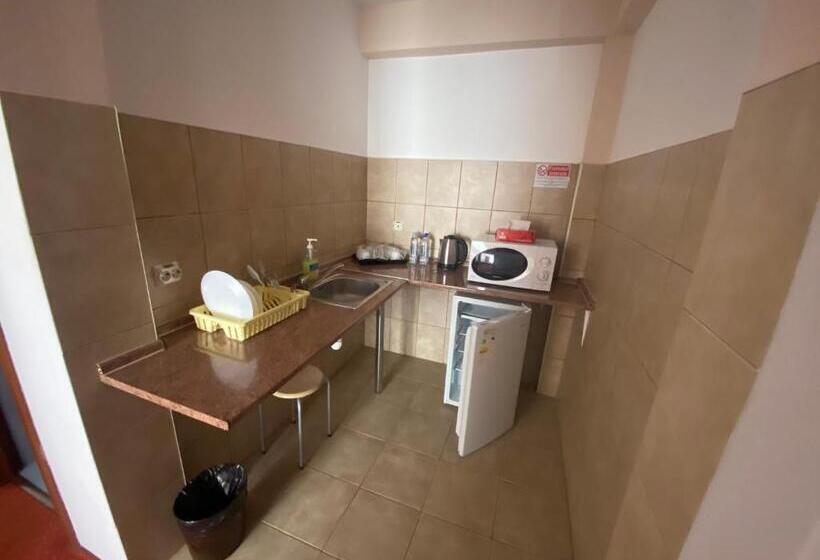 דירת שני חדרים, Flora Alpina