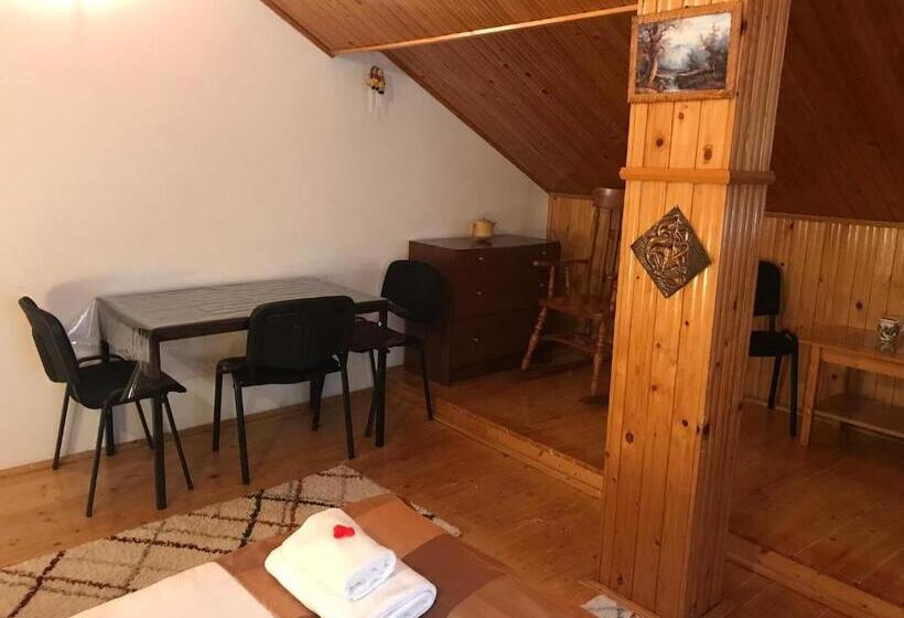 דירת שלושה חדרים, Flora Alpina