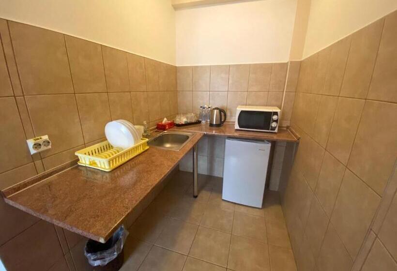 דירת שני חדרים, Flora Alpina